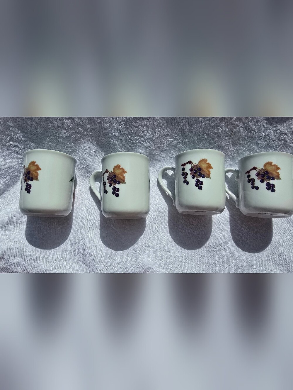 Royal Worcester Evesham Gold Lot Of 4 Mugs 3 1/2" 10 Ounces Tall Made in England